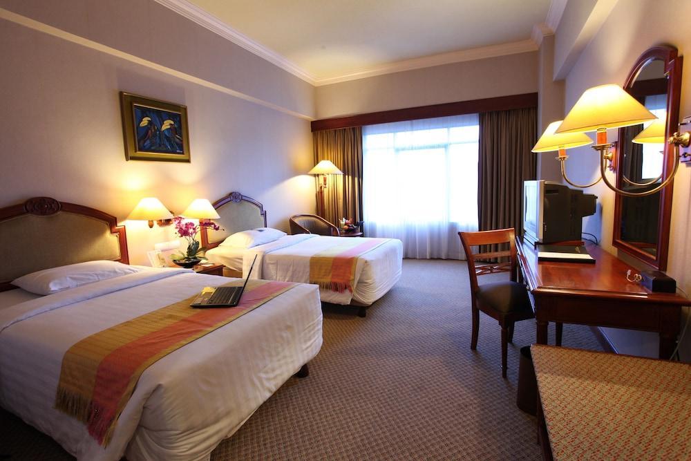 Blue Sky Hotel Balikpapan Екстер'єр фото