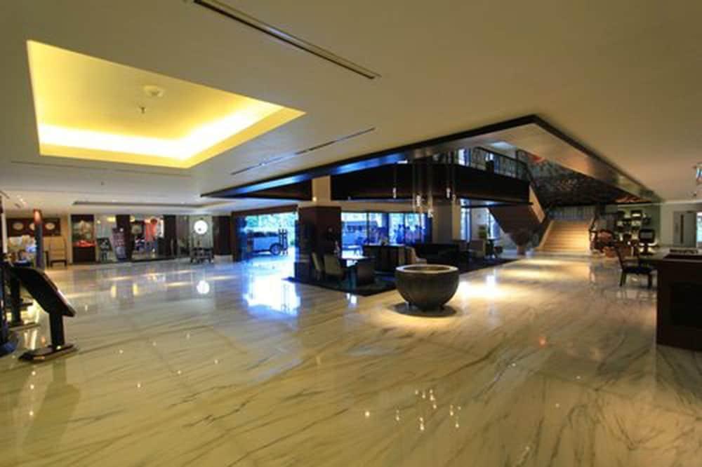 Blue Sky Hotel Balikpapan Екстер'єр фото